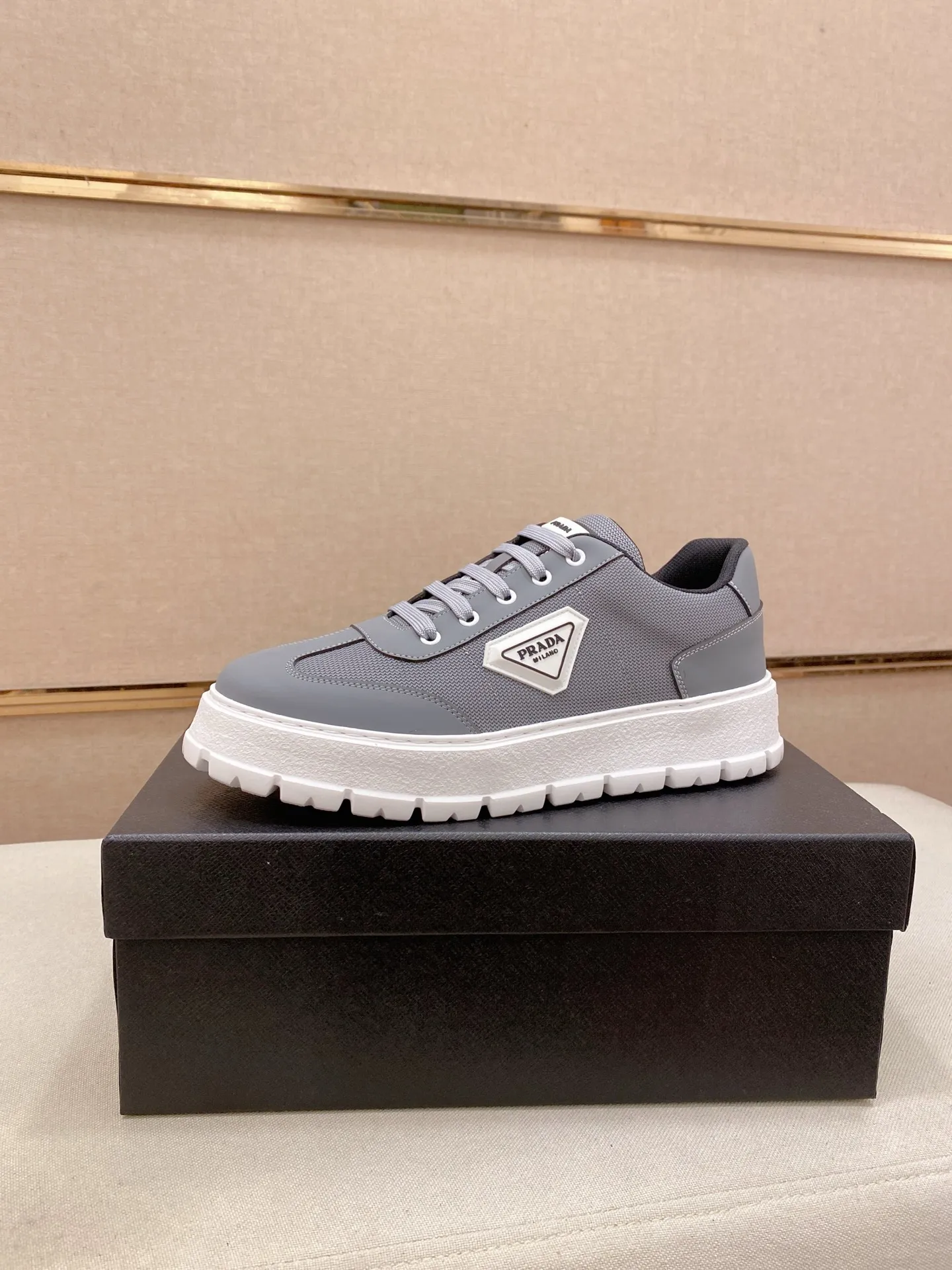 Men's men's shoes💰: 440💰[Prada～Prada] Trendy new styles are on the market. Same style as the official website. Counter quality. Original version. [Strong] [Strong] Imported selected first-layer cowhide. Comfortable and breathable sheepskin lining, fine workmanship, upper layer made of 100% pure cowhide, original last shape, comfortable on the feet, shoe sizes 38 to 44
